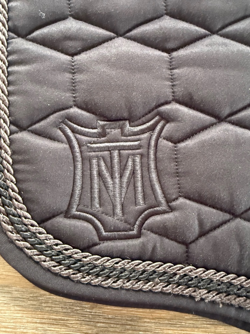 Mattes Black Quilted Saddle Pad with Genuine Sheepskin Trim - Picture 4 of 6